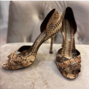 Snake skin peep toe heels!